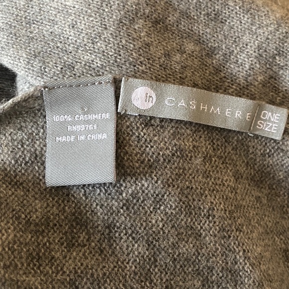 💯 Luxurious Cashmere Gray Large Scarf Wrap Never Used - Picture 5 of 11